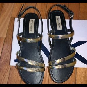 Steve Maddens Black & Gold Sandals